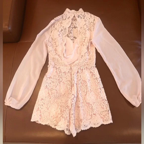 Bebe Lace Romper Lined Light Pink Long Sleeves Shorts Size XS - Picture 7 of 8
